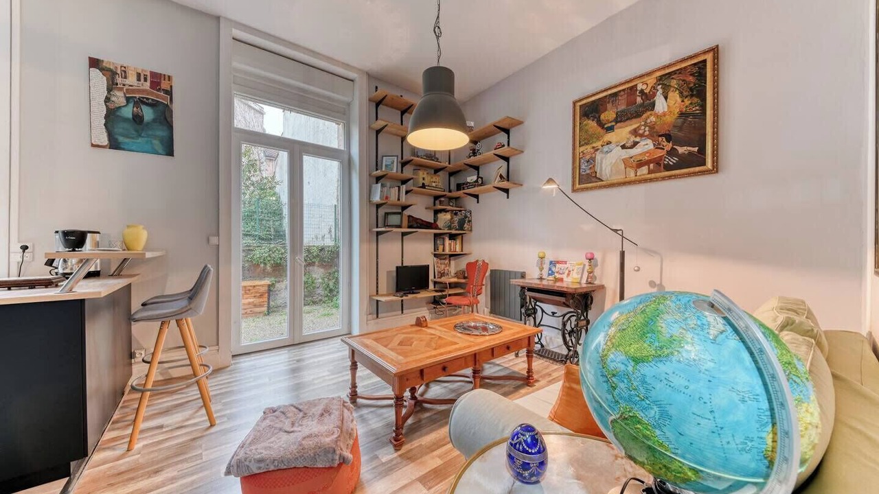 Photo of Livingroom in Charpennes - Charmettes