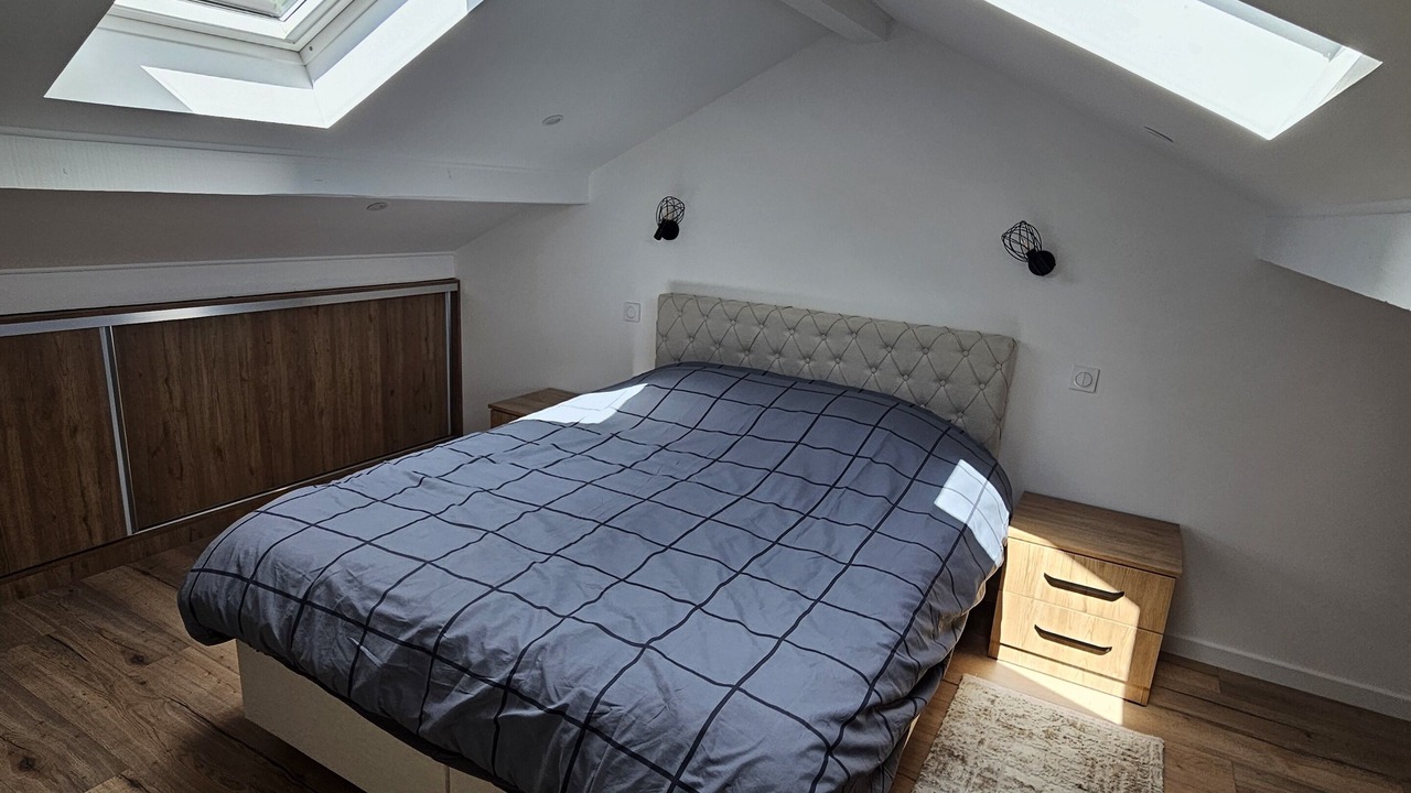 Photo of Bedroom in Cranves-Sales