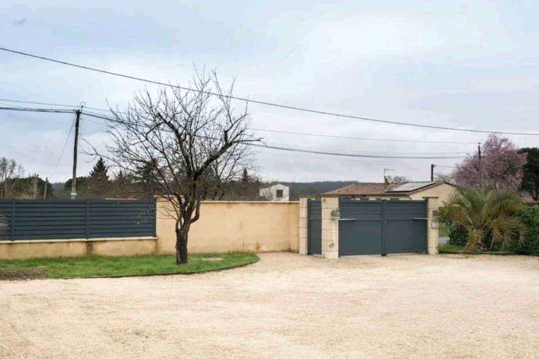 Photo of Outdoor in Cours-de-Pile