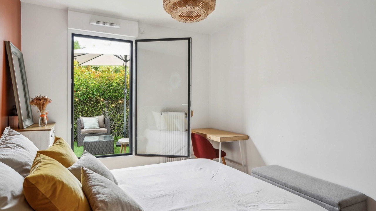 Photo of Bedroom in Suresnes