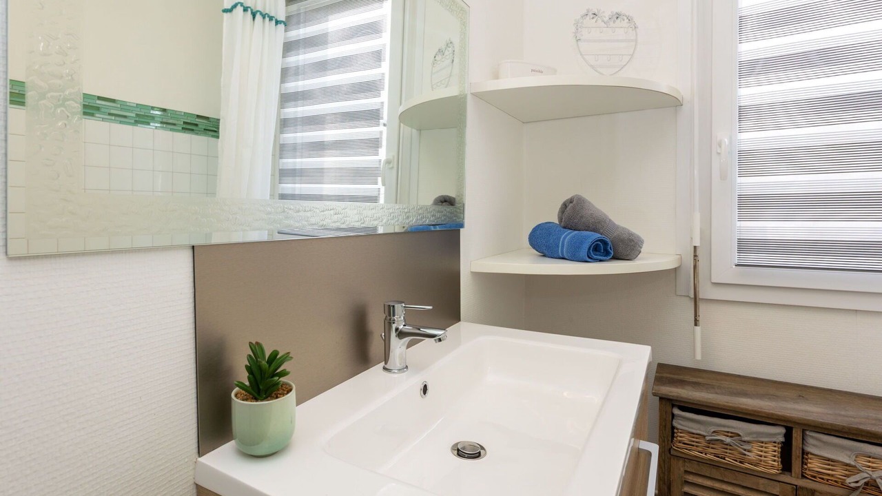 Photo of Bathroom in La Madeleine-Bellevue