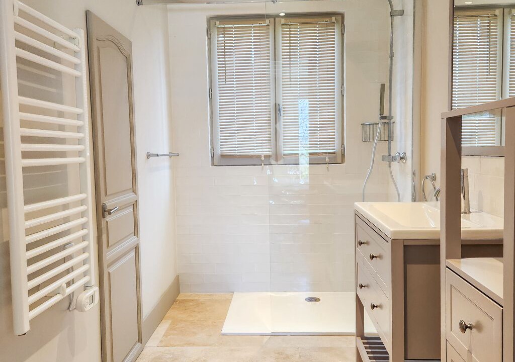 Photo of Bathroom in Canapville