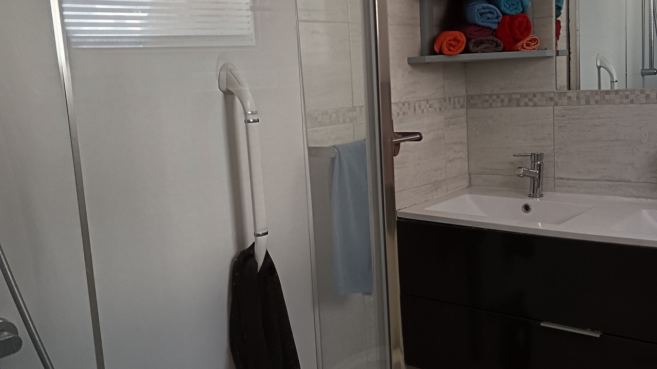 Photo of Bathroom in Pin - Vert Galant