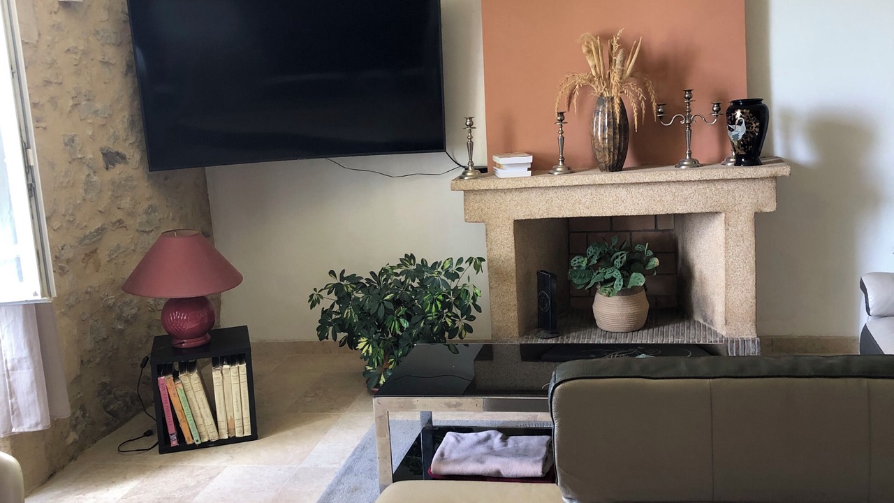 Photo of Livingroom in Saint-Michel-Lapujade