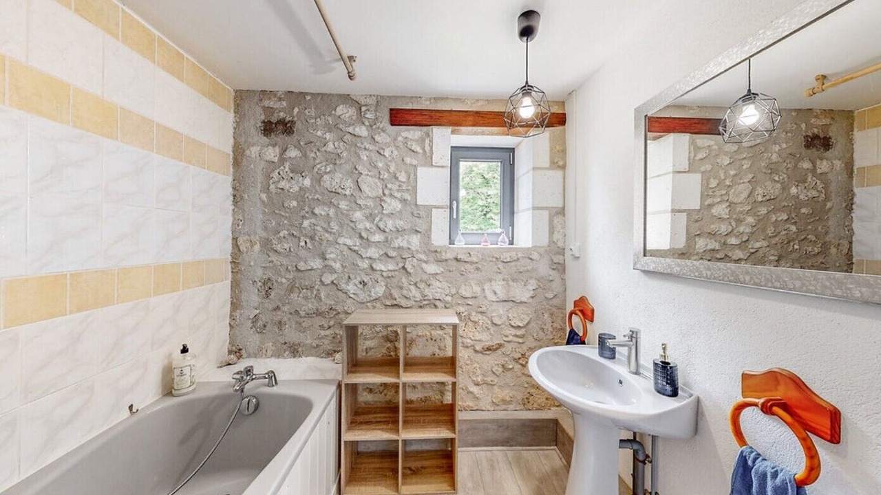 Photo of Bathroom in Vieux-Mareuil