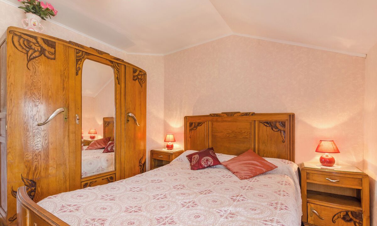 Photo of Bedroom in Arrembecourt