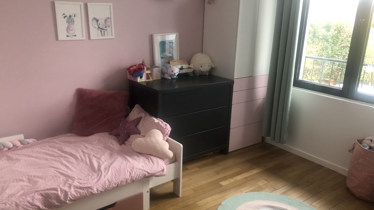 Photo of Bedroom in Suresnes