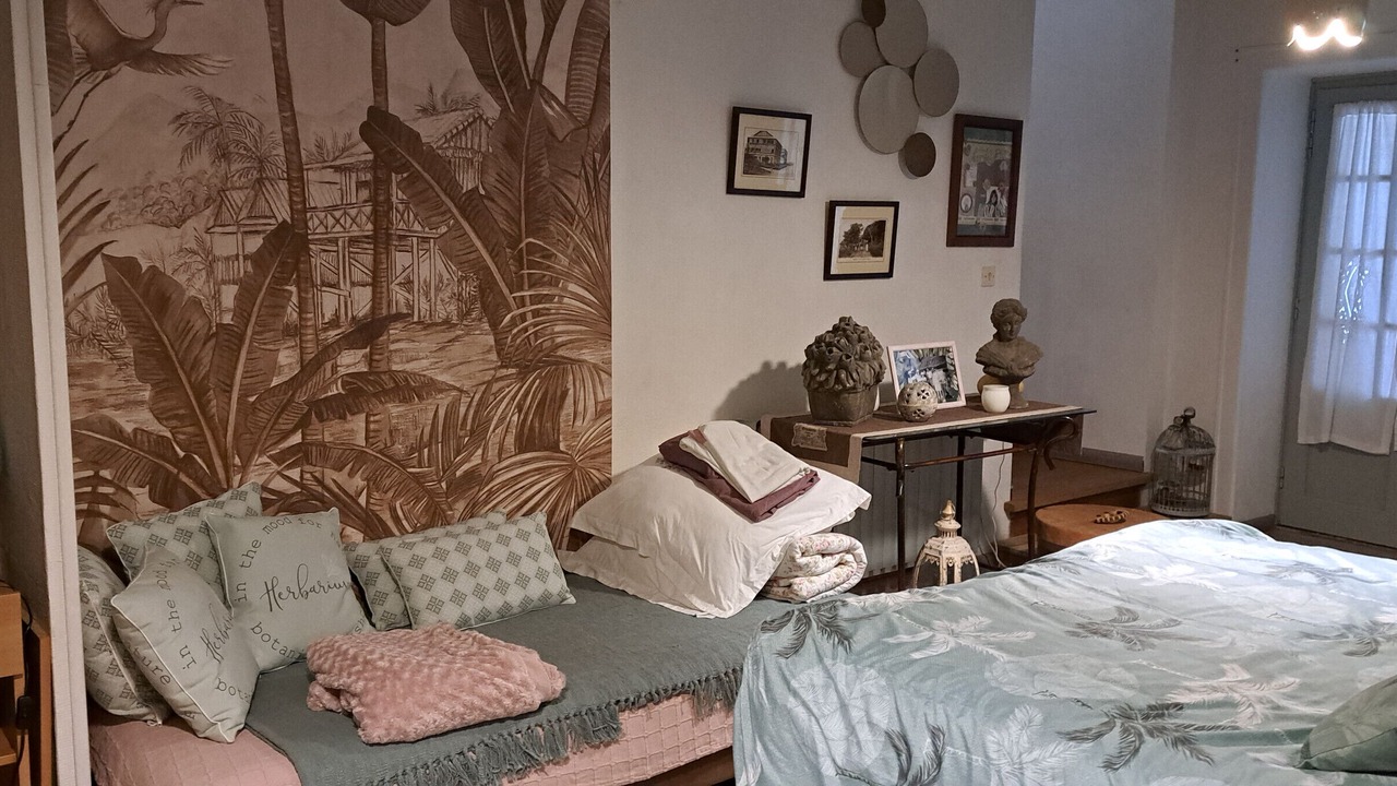 Photo of Bedroom in Cours
