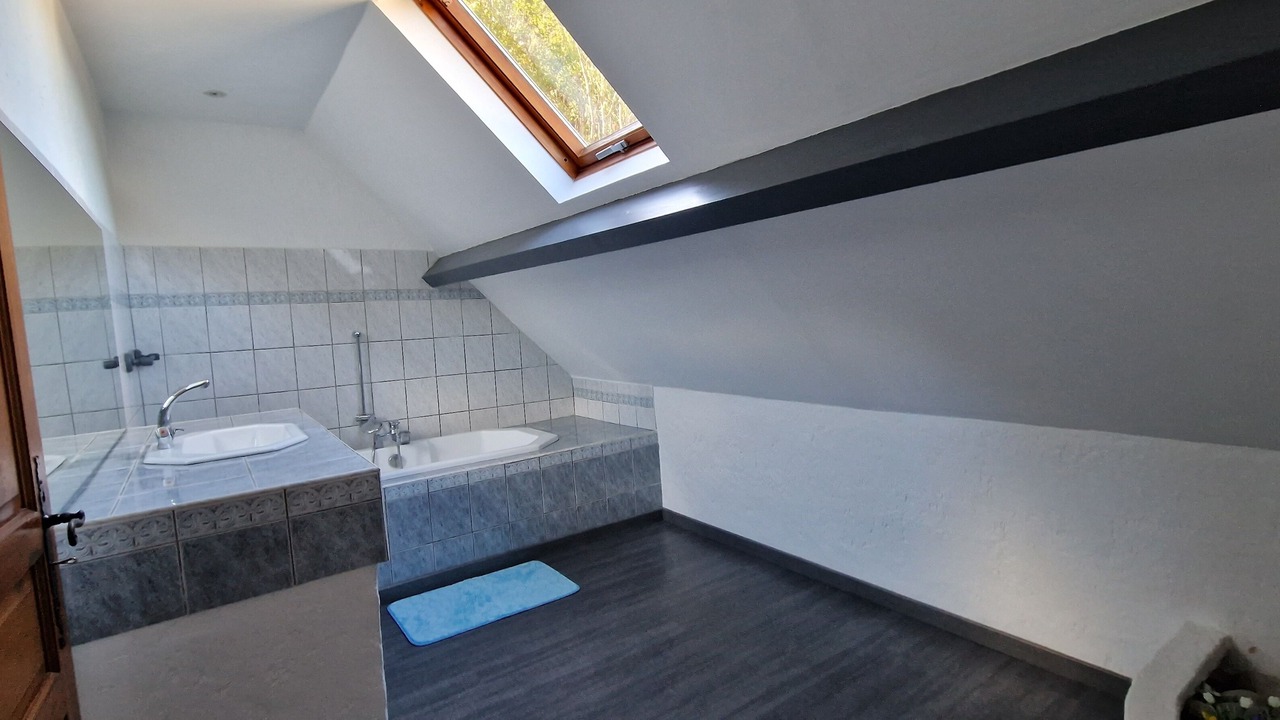 Photo of Bathroom in Geu