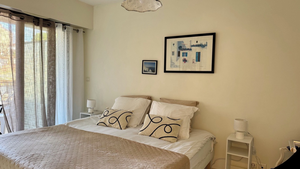 Photo of Bedroom in Prado - Republique