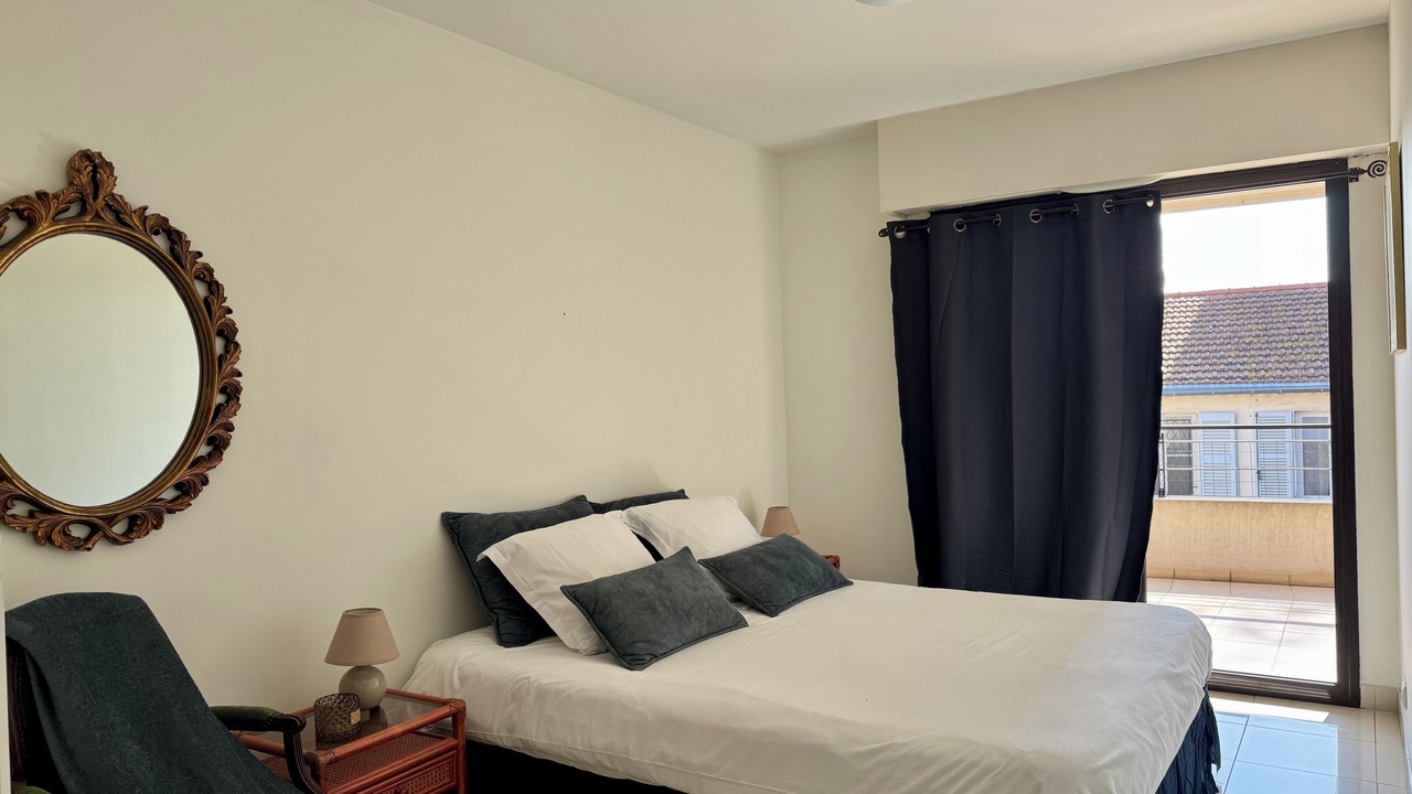 Photo of Bedroom in Prado - Republique