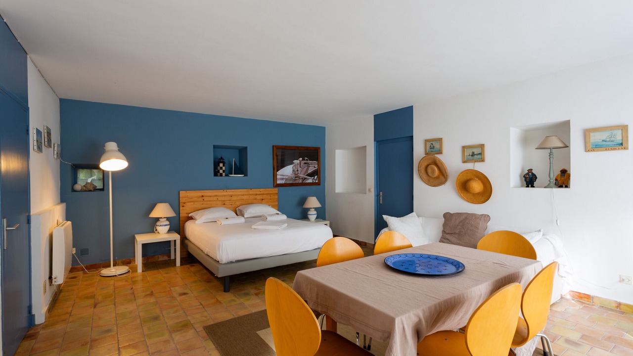 Photo of Bedroom in Orange
