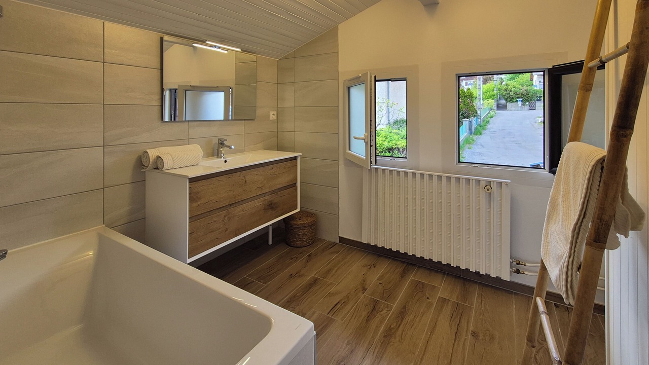 Photo of Bathroom in Embrun
