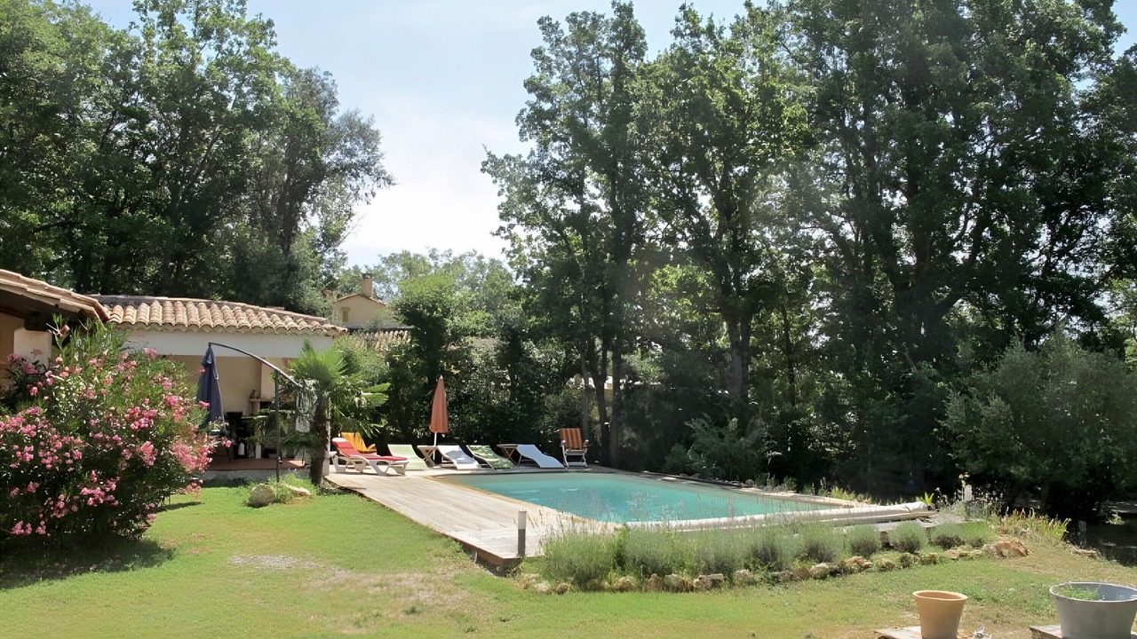 Photo of Outdoor in Regusse