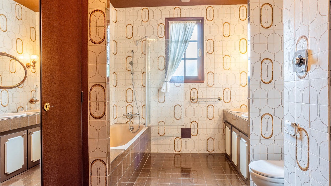 Photo of Bathroom in Saint-Mesmin