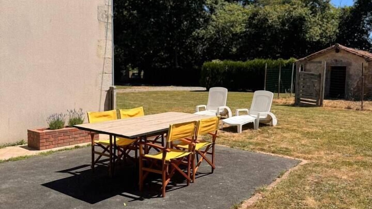Photo of Outdoor in Montravers