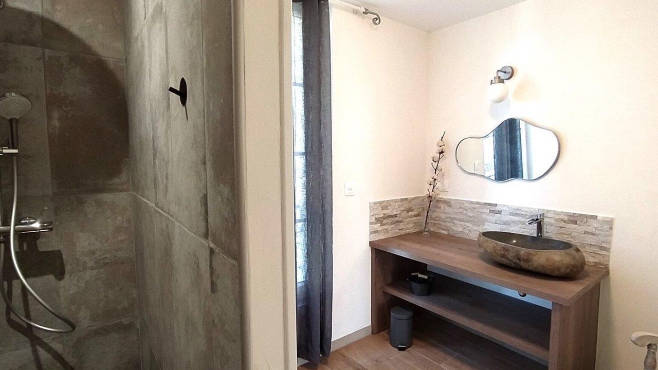 Photo of Bathroom in Quineville