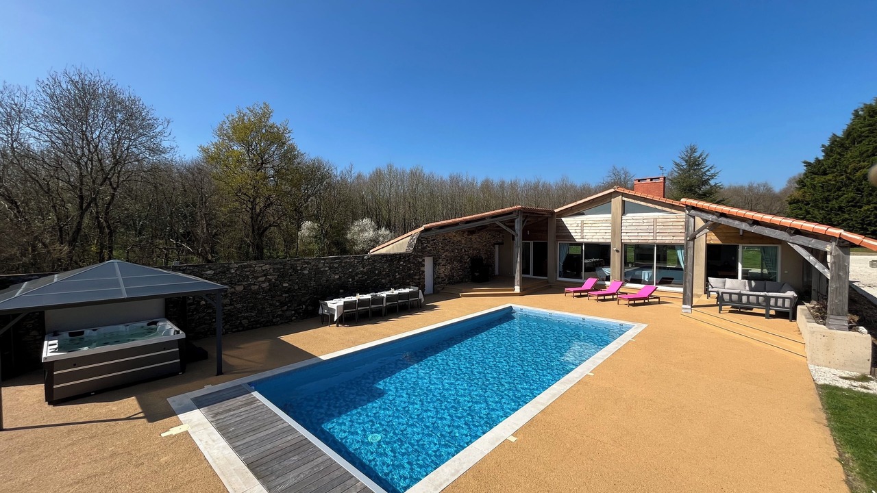 Photo of Outdoor in Beaulieu-sous-la-Roche