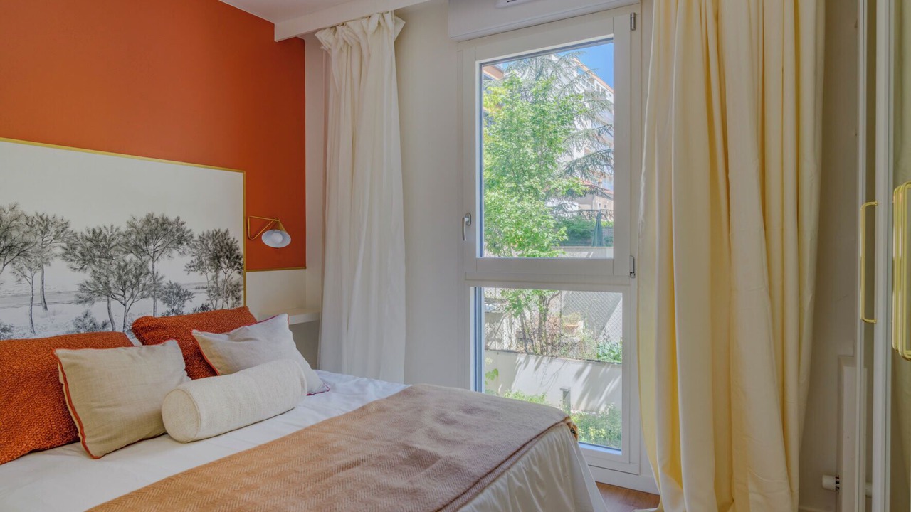 Photo of Bedroom in Suresnes