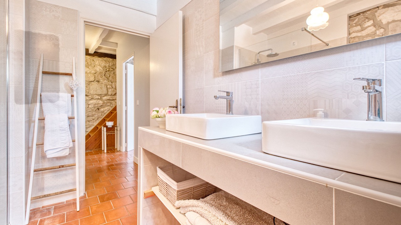 Photo of Bathroom in Cuneges