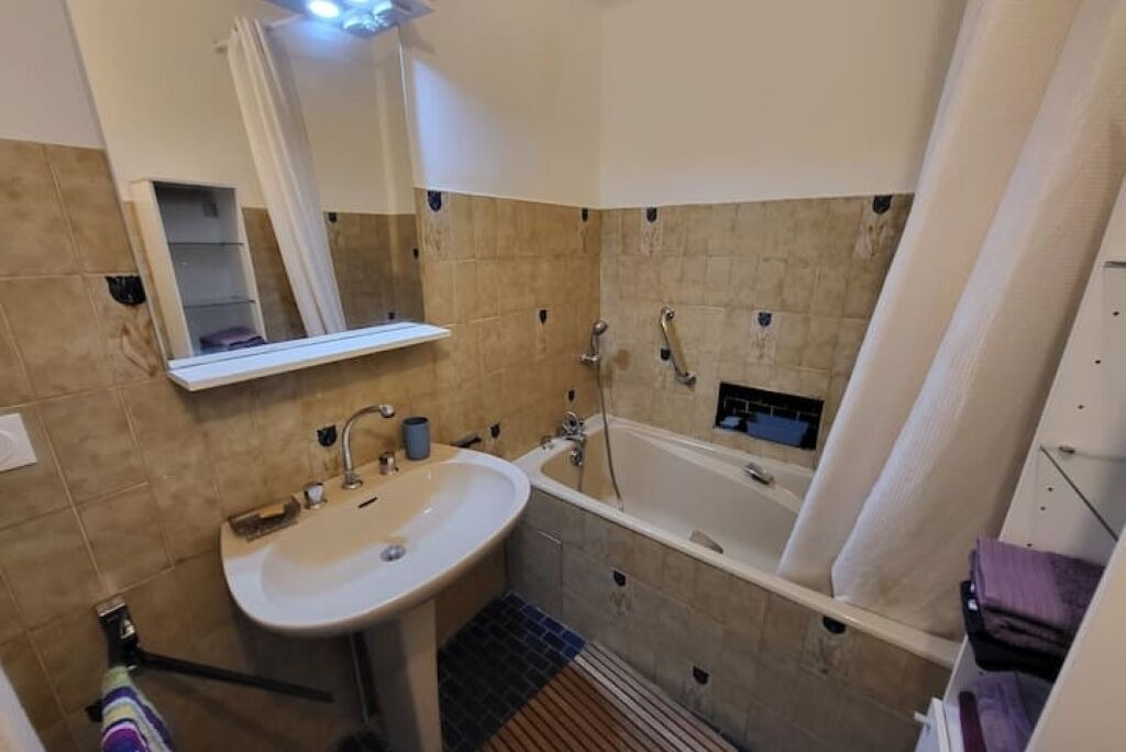 Photo of Bathroom in Albigny-sur-Saone