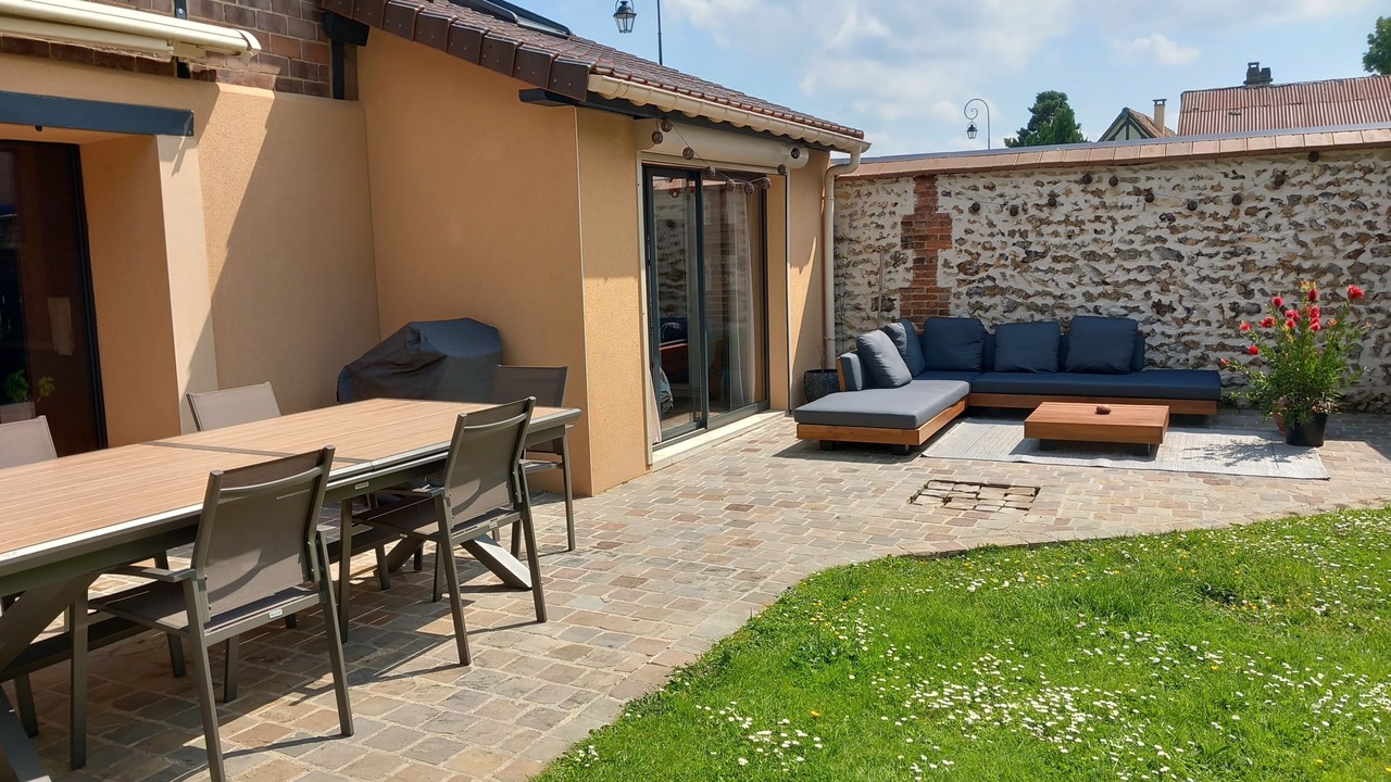 Photo of Outdoor in Cierrey