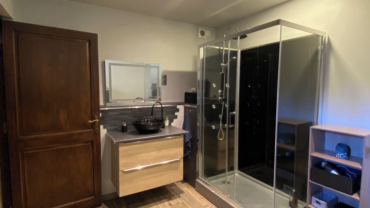 Photo of Bathroom in Treziers
