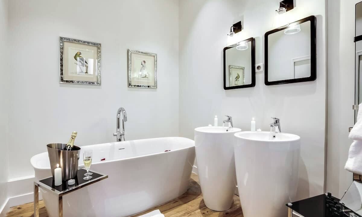 Photo of Bathroom in Bordeaux City Centre
