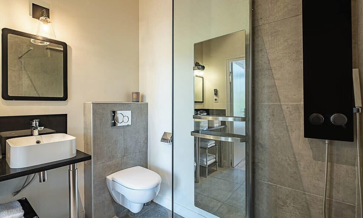 Photo of Bathroom in Bordeaux City Centre