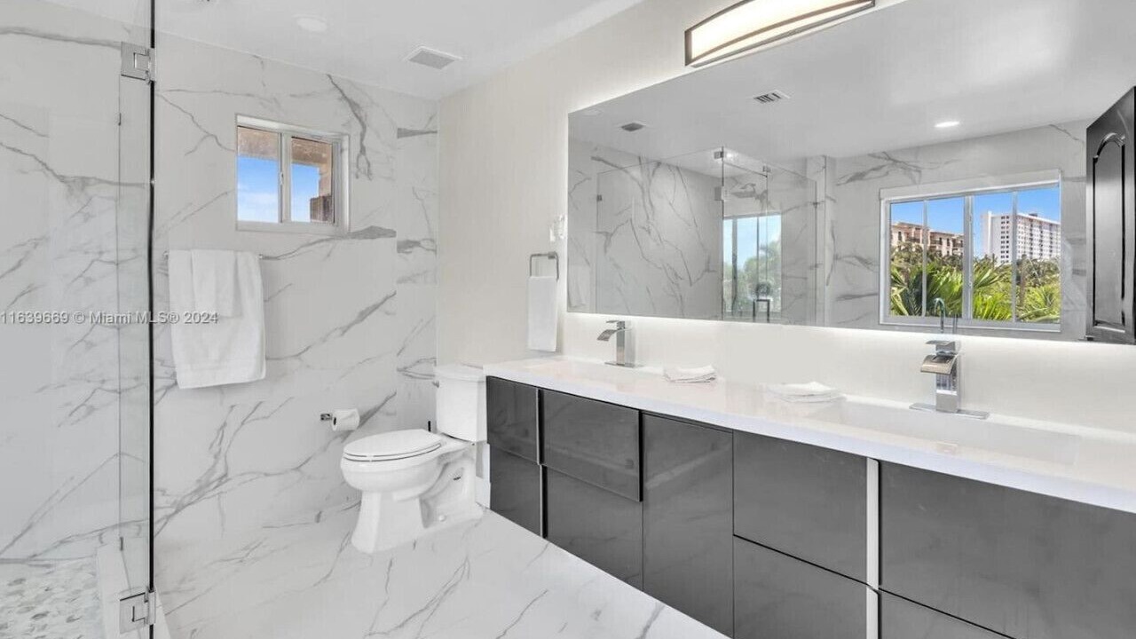 Photo of Bathroom in Lauderdale Beach