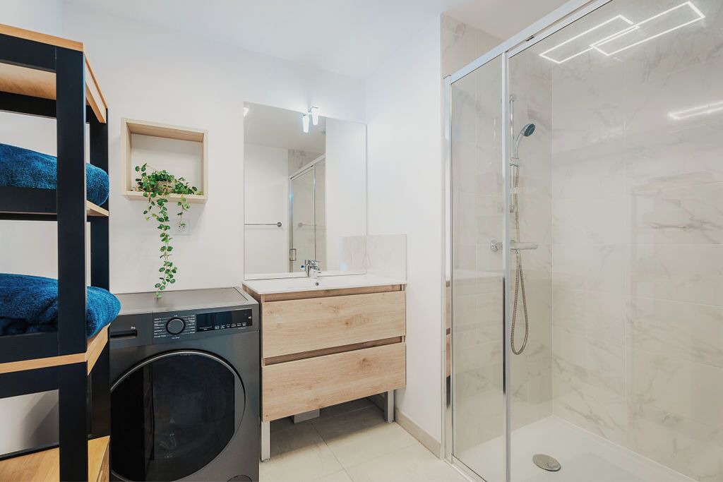 Photo of Bathroom in Parame