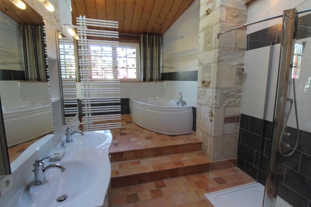 Photo of Bathroom in Saint-Bris-des-Bois