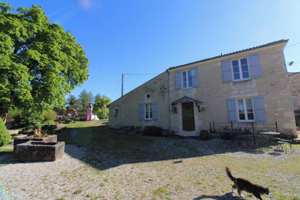 Photo of Outdoor in Saint-Bris-des-Bois
