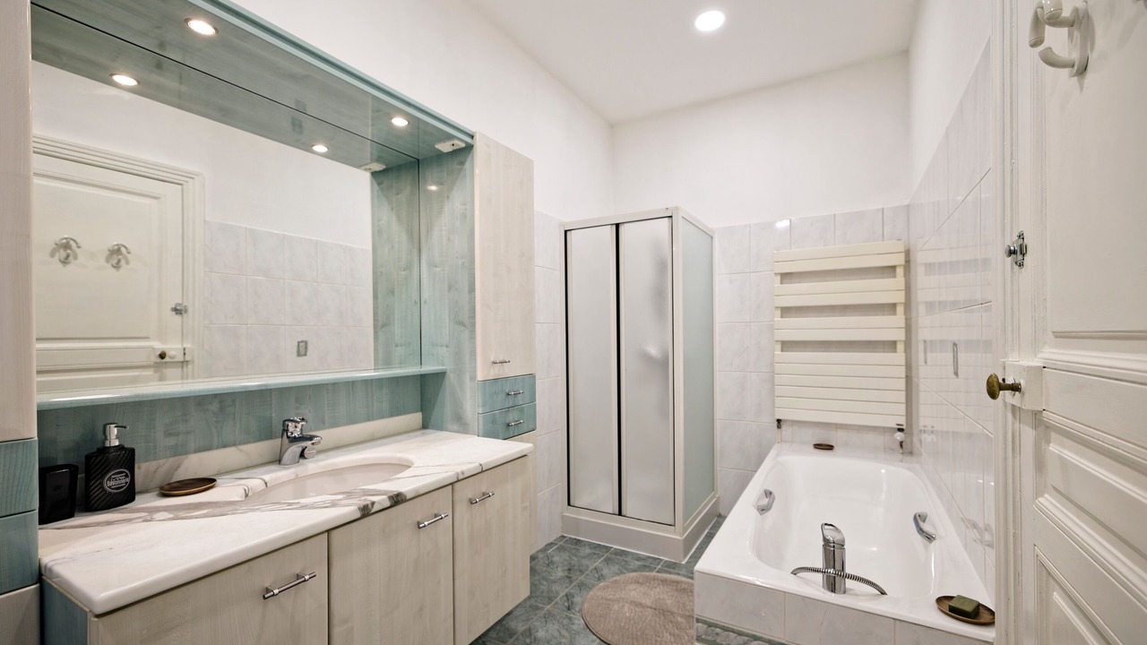 Photo of Bathroom in Saint Nicolas - Charles III - Ville vieille - Trois Maisons - Leopold