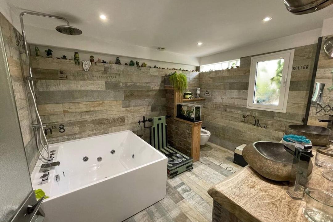 Photo of Bathroom in Gurgazu
