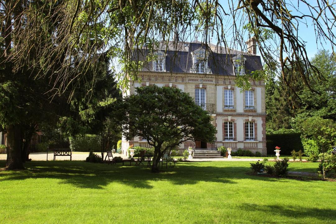 Photo of Buildings in Saint-Martin-aux-Chartrains