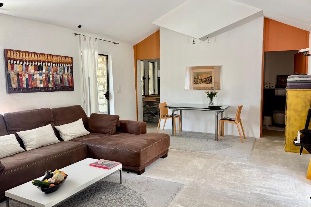 Photo of Livingroom in Oppede