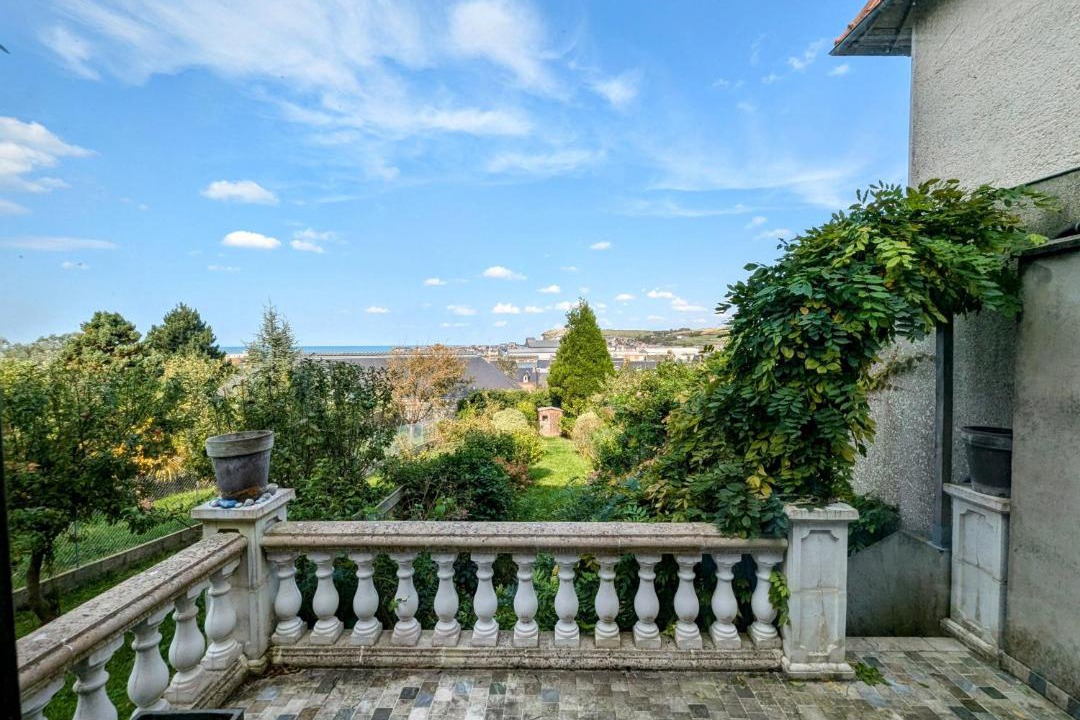 Photo of Patio Balcony in Le Treport