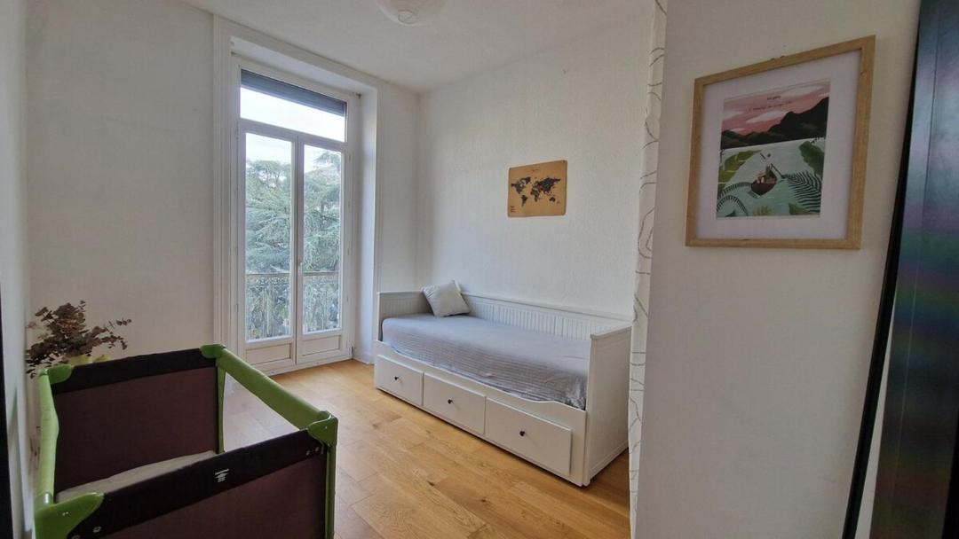 Photo of Bedroom in Voltaire - Saint Amour