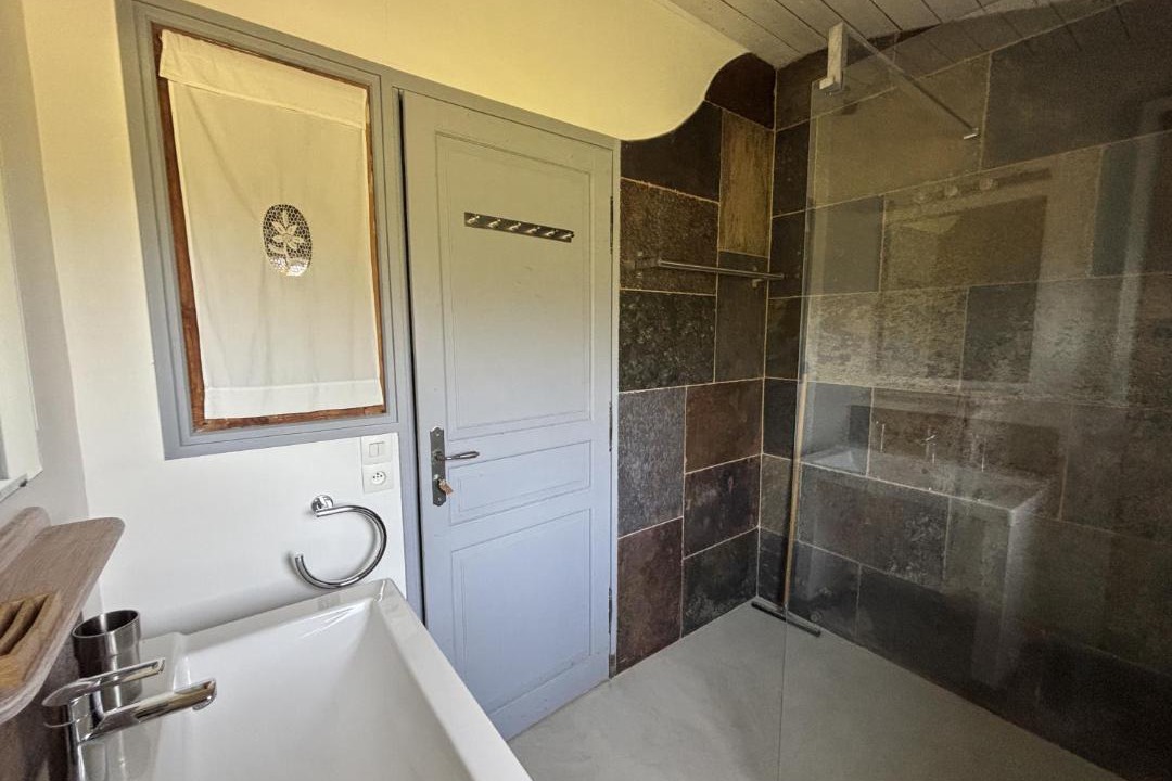 Photo of Bathroom in Plougrescant