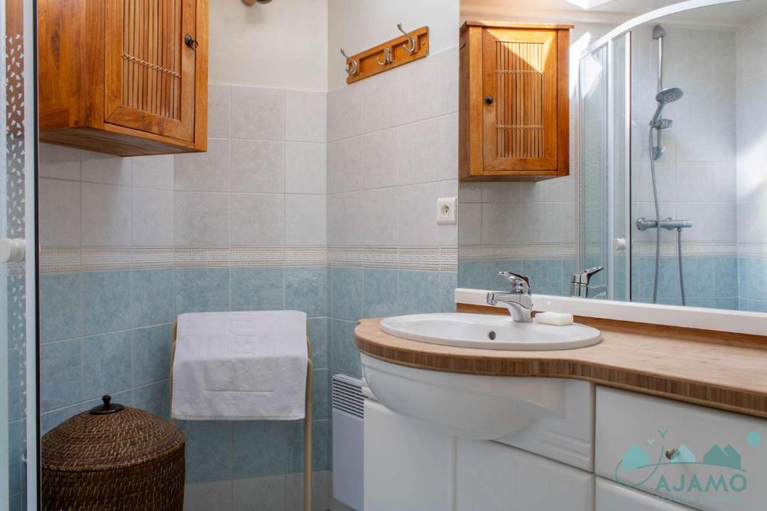 Photo of Bathroom in Matignon