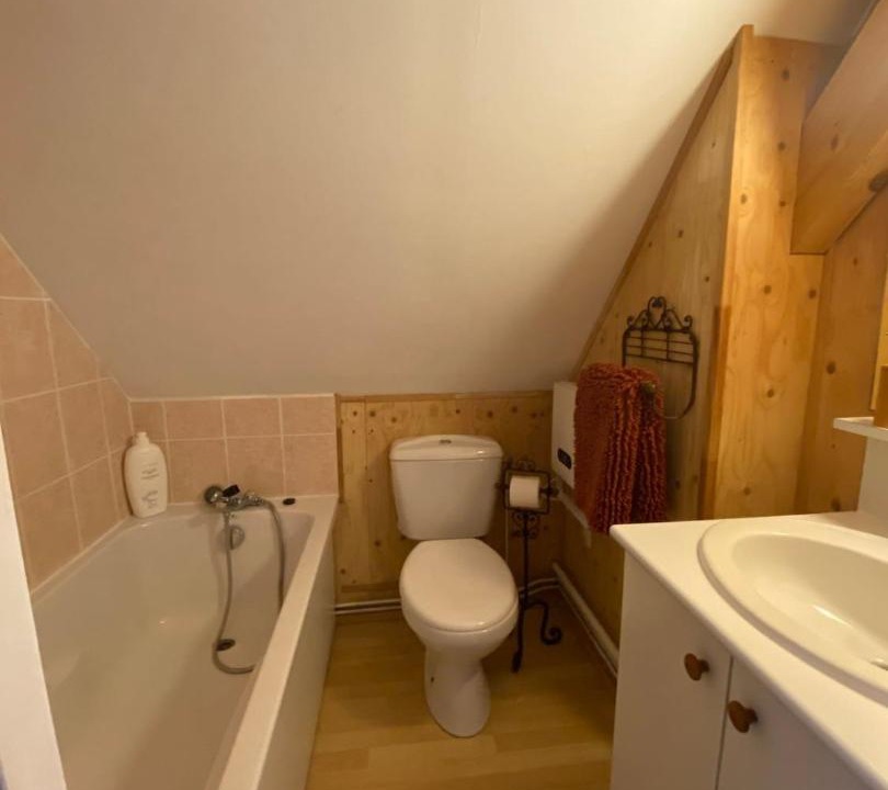 Photo of Bathroom in Giffaumont-Champaubert