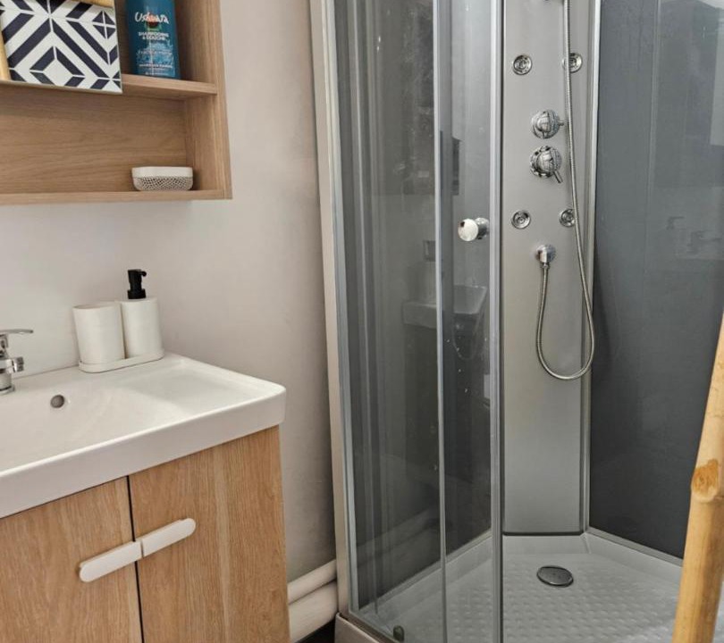 Photo of Bathroom in Beziers City Centre