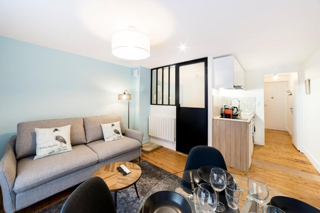 Photo of Livingroom in Puvis De Chavannes - Le Lycee