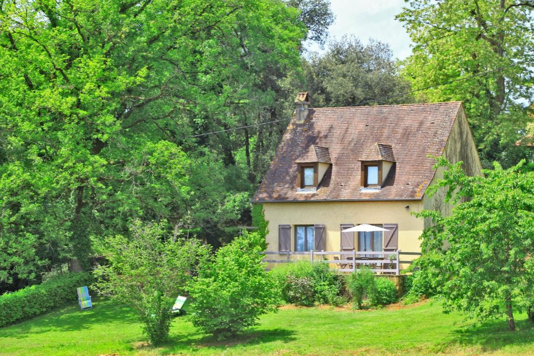 Photo of Buildings in Proissans