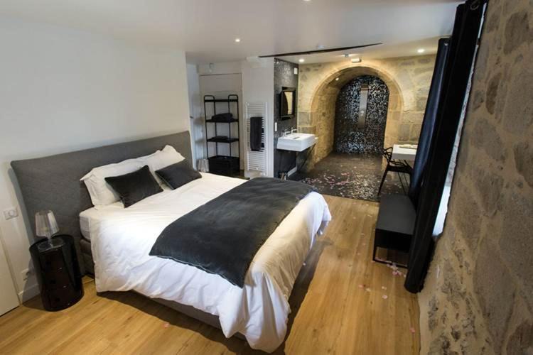 Photo of Bedroom in Lanobre
