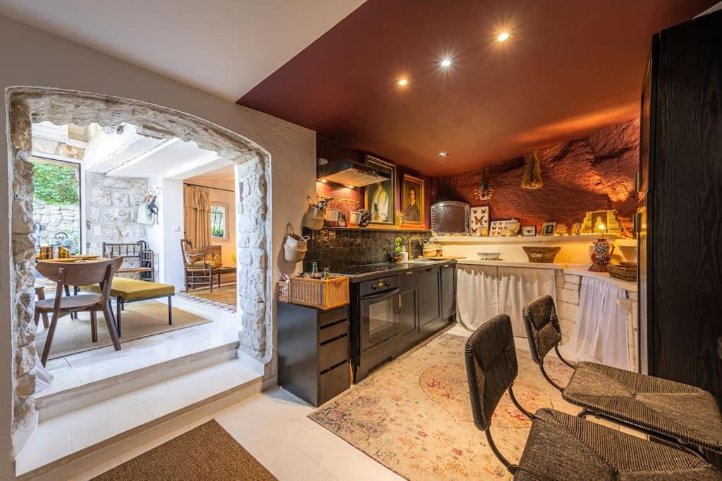 Photo of Kitchen in Les Baux-de-Provence