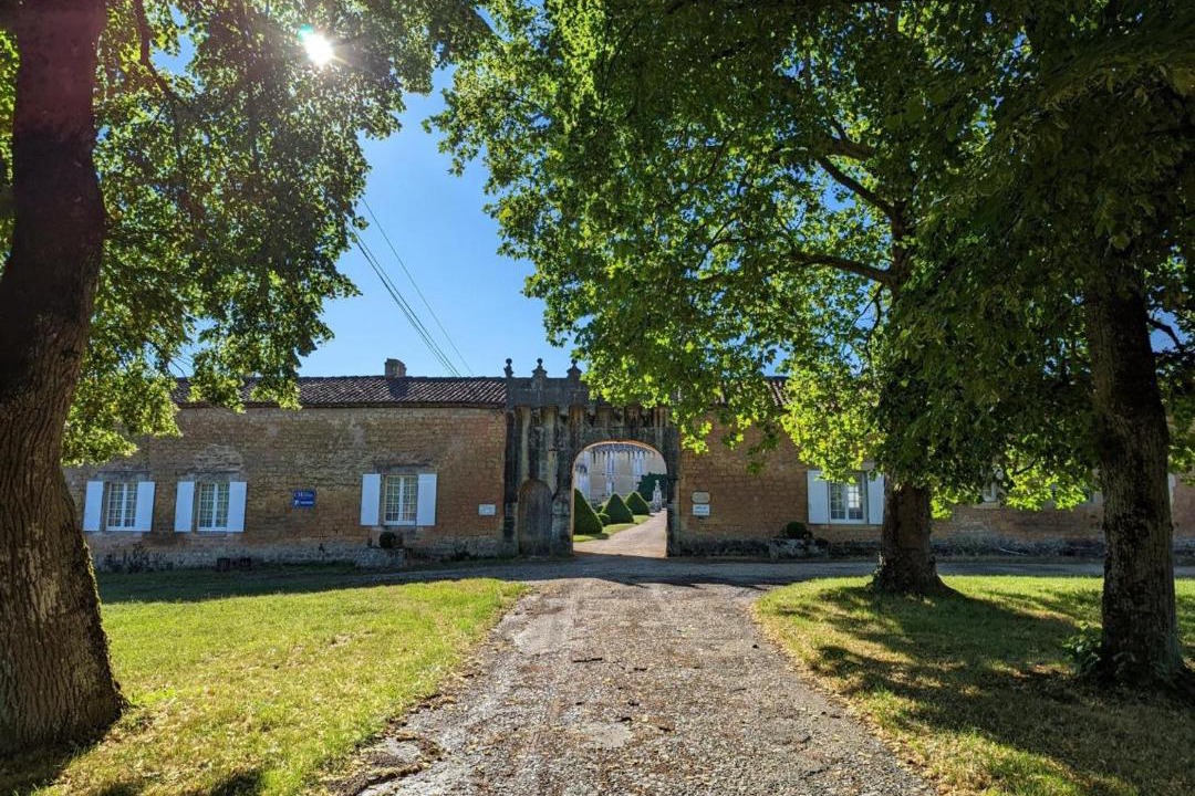 Photo of Buildings in Cherves-Richemont