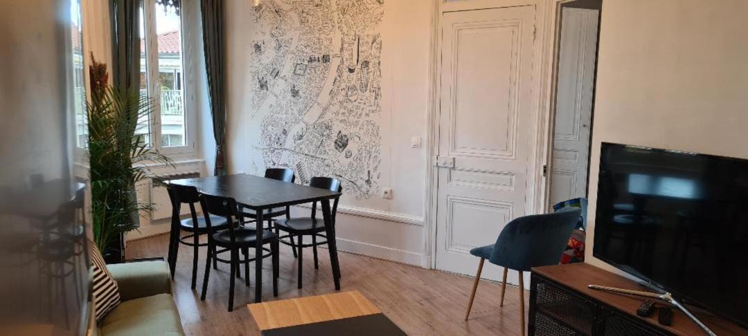 Photo of Livingroom in Voltaire - Saint Amour