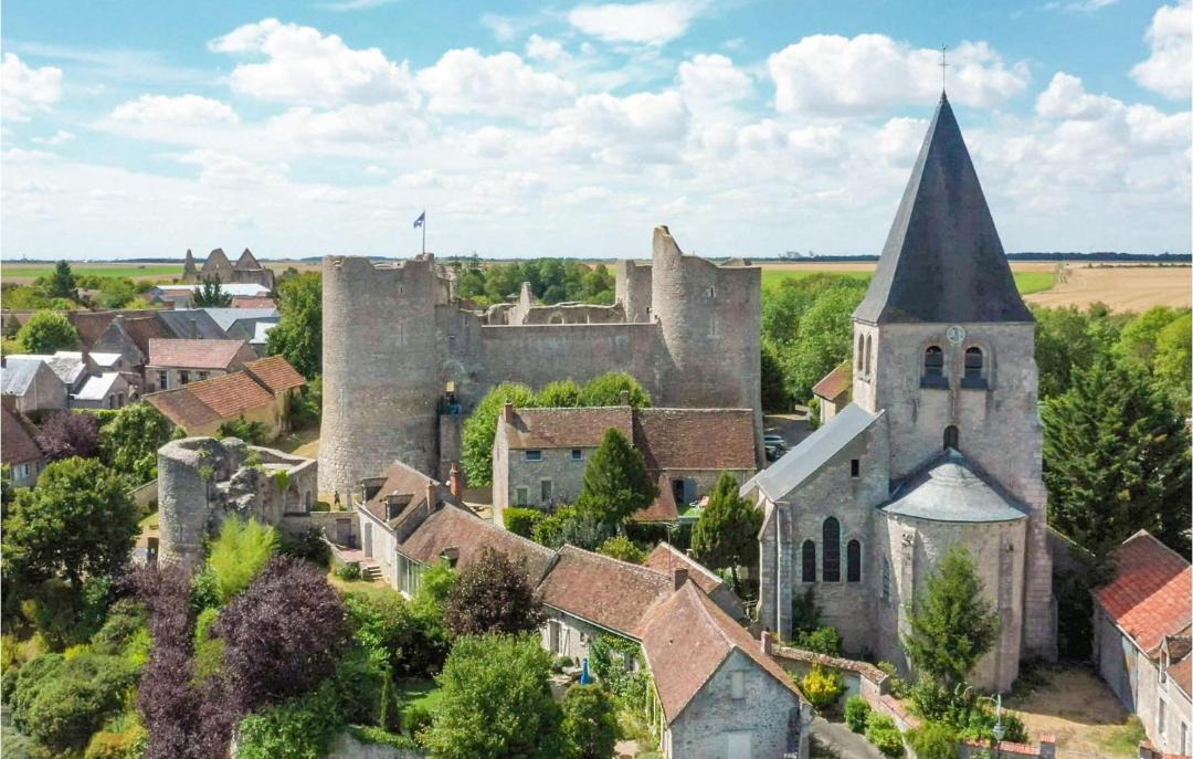 Photo of Buildings in Yevre-la-Ville